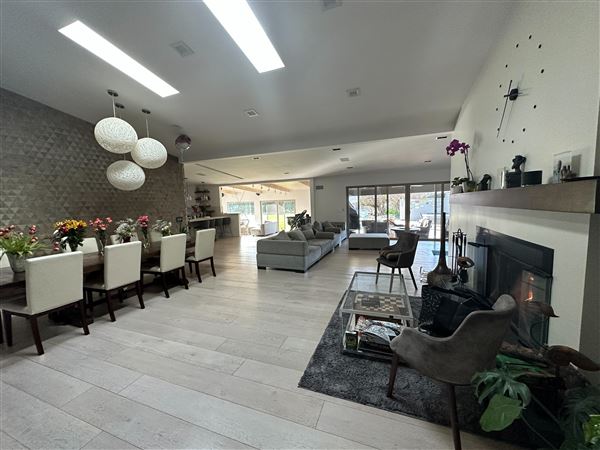 Walnut Acres Woodland Hills (10/29/2024 - Credits: submitted by: Chen Yaacov)