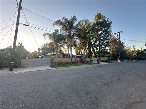 Walnut Acres Woodland Hills (10/29/2024 - Credits: submitted by: Chen Yaacov)
