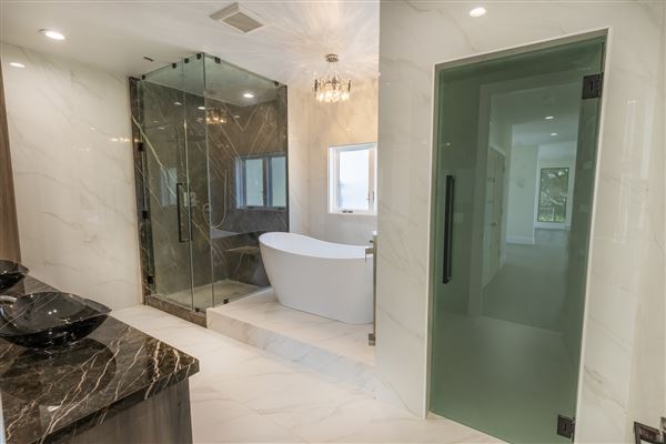 Luxury Mansion in South Pasadena (1/7/2025 6:27:38 PM - Credits: submitted by:)