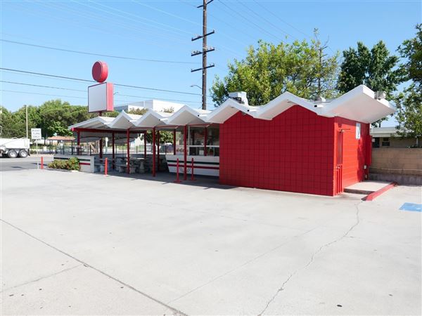 1960s Modern Restaurant Drive Thru (7/23/2024 - Credits: Dave Mortell)