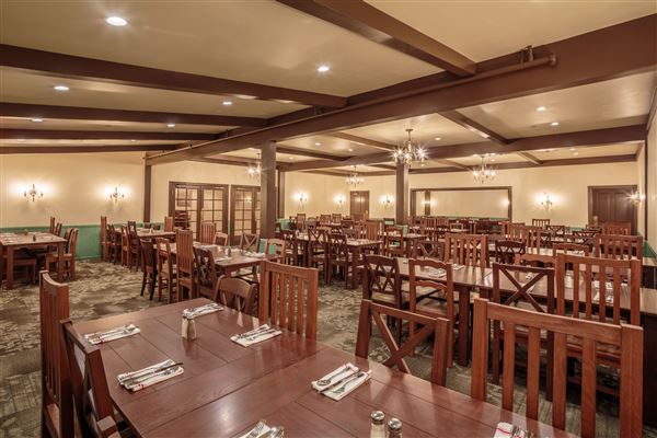 Knott's Berry Farm & Knott's California Marketplace - Mrs. Knott's Chicken Dinner Restaurant Main Banquet Room (5/20/2025 - Credits: Six Flags Entertainment Corporation)