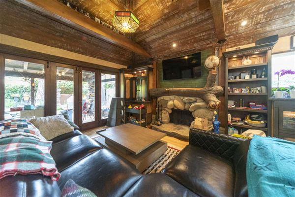 Woodland Hills Rustic Cabin (5/20/2025 - Credits: submitted by: Dominic Ottersbach)