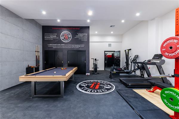 Burbank Modern Office Space – Film/Photo Shoot Ready (5/1/2024 - Credits: In-house photographer)