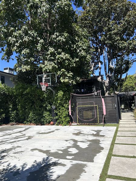 Tivoli Ave (9/4/2025 - Credits: hayley clapham)