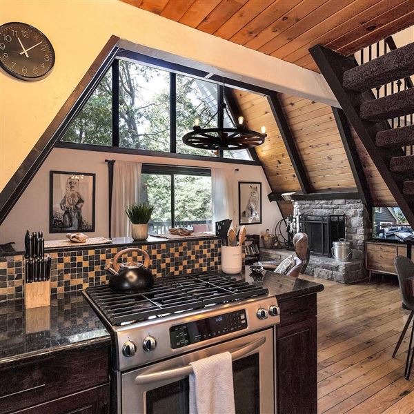 Twin Peaks Mountain Cabin (8/31/2022 - Credits: submitted by: Alex Persons)