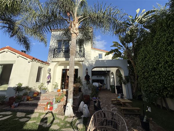 Classic LA Mediterranean (10/22/2025 - Credits: Owner)