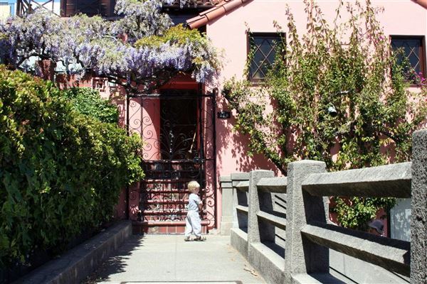 Filbert Steps (10/24/2025 - Credits: San Francisco City & County Film Commission)