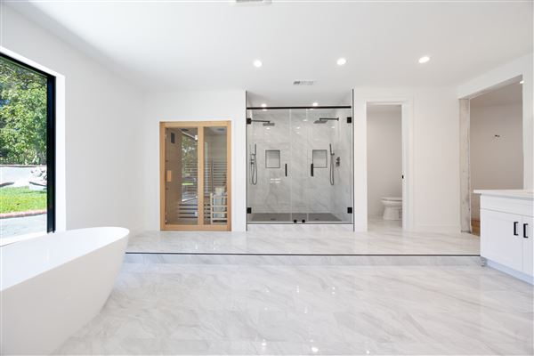 Contemporary Mid-Century Luxury Home (10/27/2025 - Credits: submitted by: Jenarda Makupson)