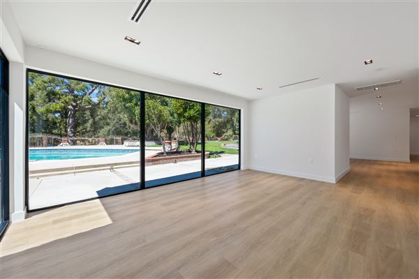 Contemporary Mid-Century Luxury Home (10/27/2025 - Credits: submitted by: Jenarda Makupson)