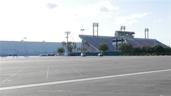Veterans Memorial Stadium - Long Beach City College - Stadium Parking Lot (5/23/2016 - Credits: Leo Fialho)