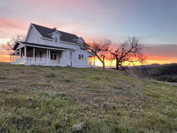 Big Sky Movie Ranch - Farmhouse (11/17/2025 - Credits: Owner)