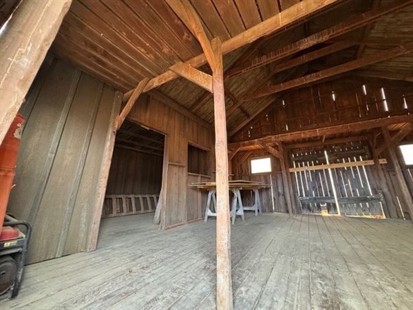 Big Sky Movie Ranch - Barns (11/17/2025 - Credits: Owner)