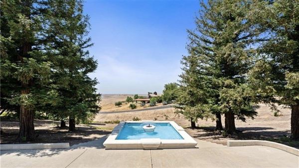 Single family property (12/3/2025 - Credits: submitted by: Artur  Harutyunyan)