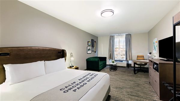 Oxford Suites Paso Robles (7/1/2019 - Credits: submitted by: Catherine Freeland)