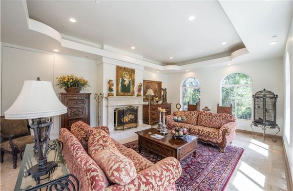 Chatsworth Hills Estate (12/5/2025 - Credits: submitted by: Artur Harutyunyan)