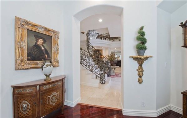 Chatsworth Hills Estate (12/5/2025 - Credits: submitted by: Artur Harutyunyan)