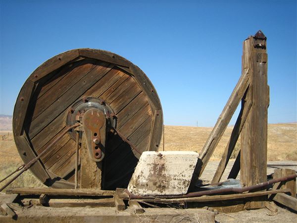City of Coalinga - Old oil derrick near Coalinga in the Central Coast Field Office (9/23/2008 - Credits: Public Doman: BLM)