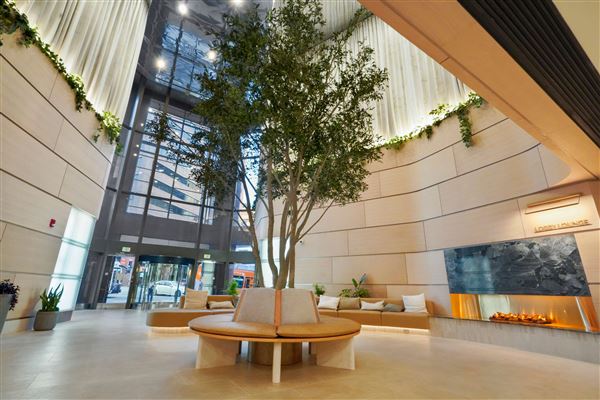 1100 Wilshire - Lobby (1/15/2026 - Credits: Seabreeze Management Company)