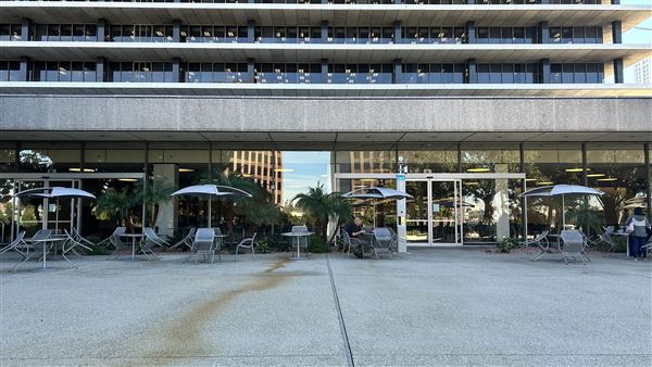 LADWP Headquarters / John Ferraro Building - Outside eating area (2/27/2026 - Credits: Brandy Davis)