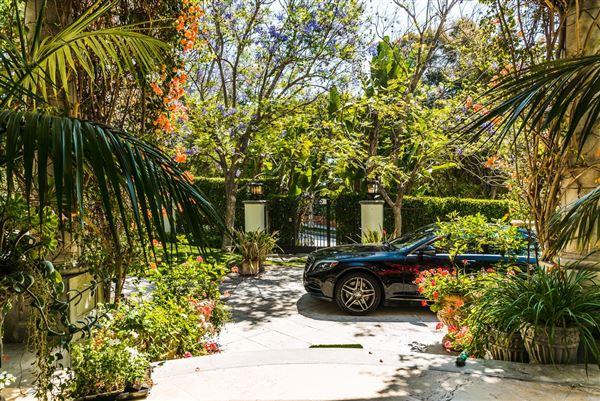 Cinematic LA Estate W/Gardens, Pool & Grand Stairs (4/5/2025 - Credits: Elegant Textiles, Inc.)
