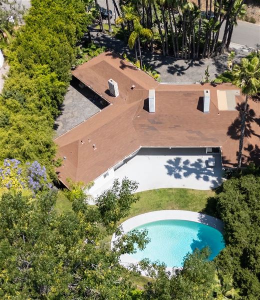 Vintage Hollywood Vibes – Secluded Palm-Lined Mid-Century Pool Oasis Wrapped In Lush Greenery – A Filmmaker’s Dream! (4/5/2025 - Credits: Elegant Textiles, Inc.)