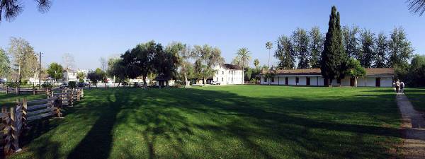 Los Encinos State Historic Park (SHP) adjacent to currently closed Lakeside Restaurant & Lounge (12/31/2003)