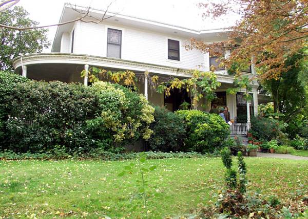 McDonald Avenue Neighborhood (12/31/2003)