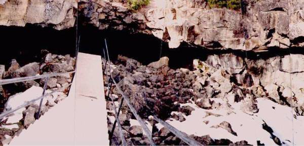 Subway Cave Lava Tube (12/31/2003)