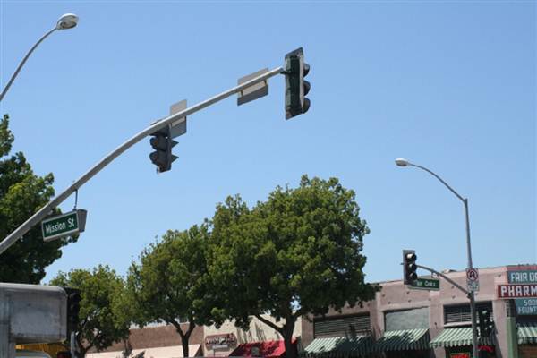 Mission St. between Fair Oaks and Mound Avenue (7/30/2007 - Credits: Lindsay Mizrahi)