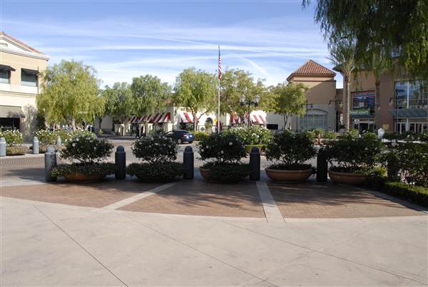 Westfield Valencia Town Center (12/13/2010 - Credits: Errol Reichow)