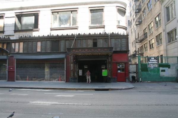 215 West 5th Street (9/1/2010 - Credits: Lindsay Mizrahi)