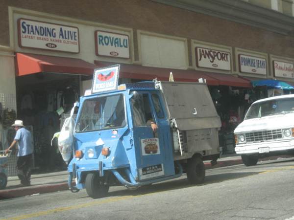 Maple Ave. and Pico Blvd. (9/1/2010 - Credits: Lindsay Mizrahi)