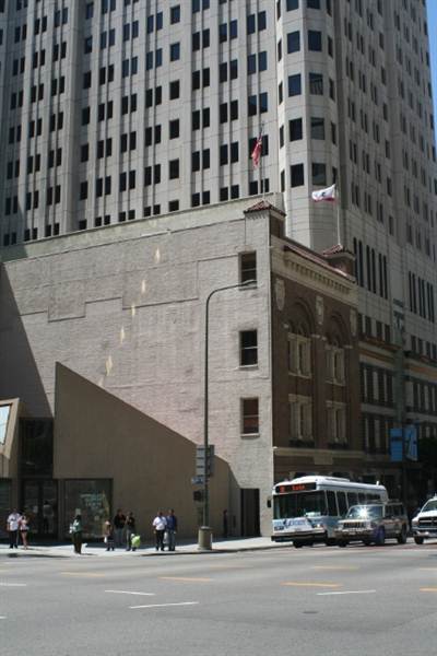 Wilshire Blvd. & Figueroa St. (9/1/2010 - Credits: Lindsay Mizrahi)