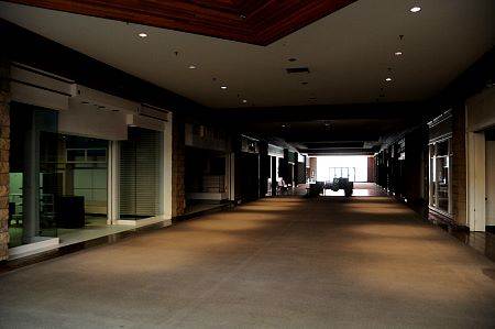 Redlands Mall - CLOSED (10/4/2012 - Credits: Geoff Juckes)