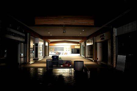 Redlands Mall - CLOSED (10/4/2012 - Credits: Geoff Juckes)
