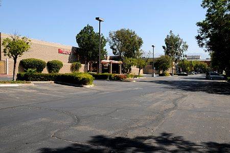 Redlands Mall - CLOSED (10/4/2012 - Credits: Geoff Juckes)