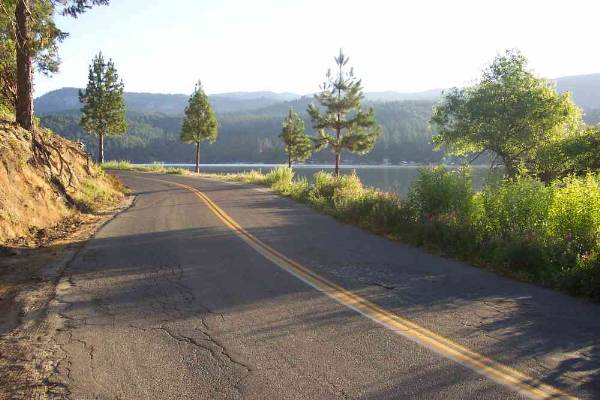 Bass Lake Road - More info - visit www.filmyosemite.com or call 559.760.1143 (2/5/2009 - Credits: Dave Wolin)