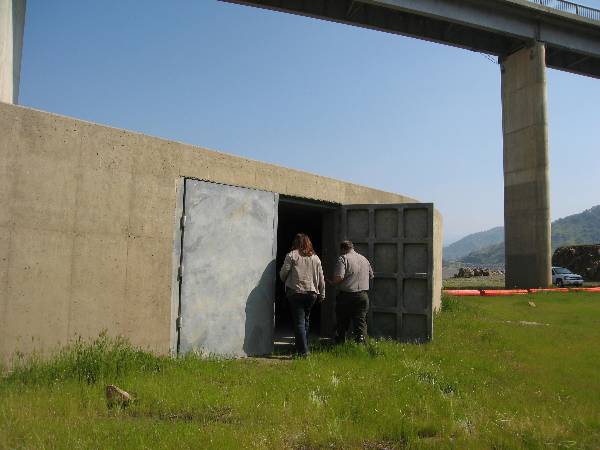 Fuse Gates of Terminus Dam - CLOSED (3/5/2008 - Credits: L Feldstein)