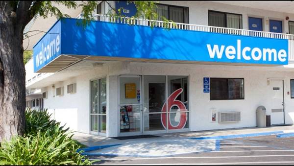 Motel 6 Davis (8/26/2015 - Credits: https://www.motel6.com/en/motels.ca.davis.280.html)
