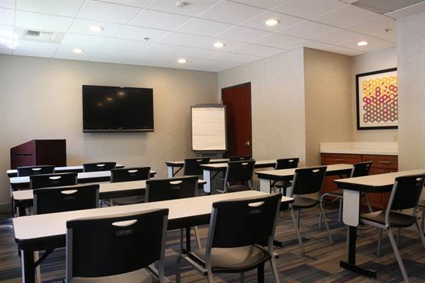 Holiday Inn Express & Suites (8/26/2015 - Credits: http://www.ihg.com/holidayinnexpress/hotels/us/en/davis/sacda/hoteldetail)