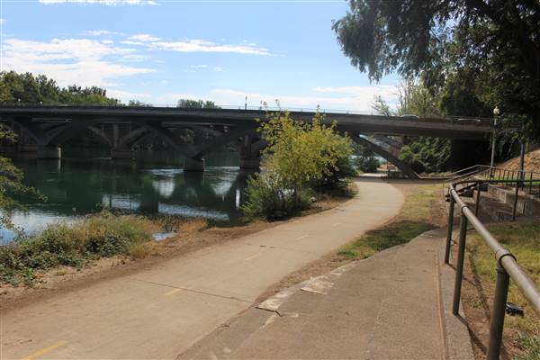 Lake Redding Park (10/30/2015 - Credits: Jill Naumann)