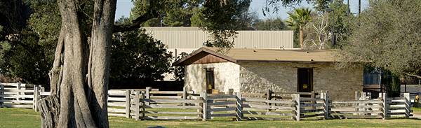 Los Encinos State Historic Park (SHP) adjacent to currently closed Lakeside Restaurant & Lounge (1/20/2016 - Credits: http://www.parks.ca.gov/?page_id=619)