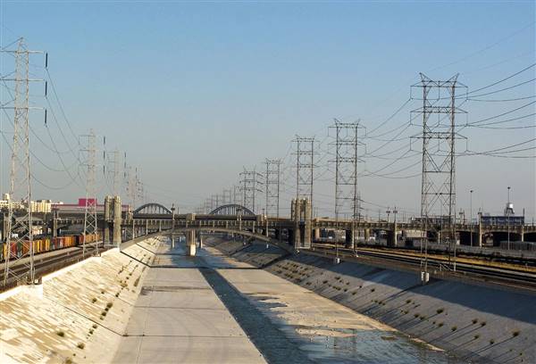 4th Street Bridge (6/15/2011 - Credits: By Downtowngal (Own work) [CC BY-SA 3.0 (http://creativecommons.org/licenses/by-sa/3.0)], via Wikimedia Commons)