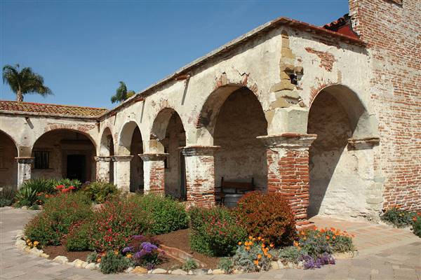 Mission San Juan Capistrano (3/28/2013 - Credits: By Bernard Gagnon (Own work) [GFDL (http://www.gnu.org/copyleft/fdl.html) or CC BY-SA 3.0 (http://creativecommons.org/licenses/by-sa/3.0)], via Wikimedia Commons)