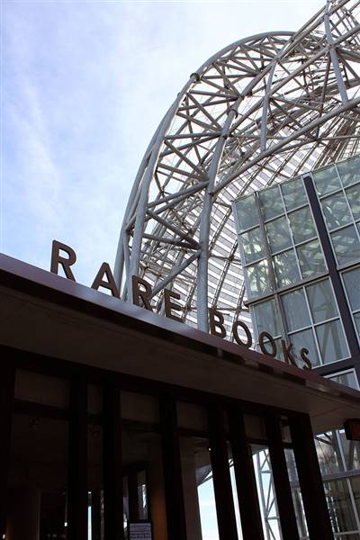 San Diego Central Public Library (12/13/2014 - Credits: By Nehrams2020 (Own work) [CC BY-SA 3.0 (http://creativecommons.org/licenses/by-sa/3.0)], via Wikimedia Commons)