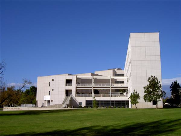California State University, San Bernardino - CSU San Bernardino and Palm Desert Campus - CSUSB (11/29/2009 - Credits: By Amerique (Own work) [CC BY-SA 3.0 (http://creativecommons.org/licenses/by-sa/3.0) or GFDL (http://www.gnu.org/copyleft/fdl.html)], via Wikimedia Commons)