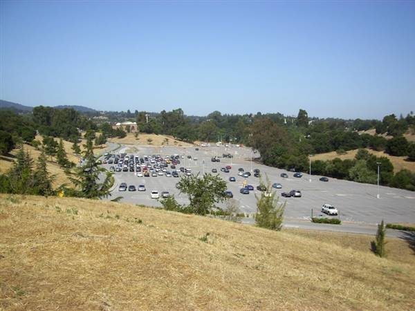Foothill Community College (7/22/2010 - Credits: By Jatkins679 (Own work) [Public domain], via Wikimedia Commons)