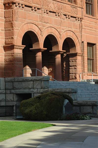 Old Orange County Courthouse (1/7/2008 - Credits: By tracie7779 (DSC_0097  Uploaded by Cirt) [CC BY-SA 2.0 (http://creativecommons.org/licenses/by-sa/2.0)], via Wikimedia Commons)