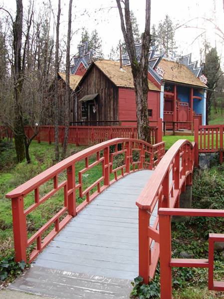 Weaverville Joss House State Historic Park (SHP) (12/9/2007 - Credits: "Weaverville04" by Matthew High (CC BY-NC 2.0) [https://creativecommons.org/licenses/by-nc/2.0/legalcode] https://www.flickr.com/photos/matthigh/)
