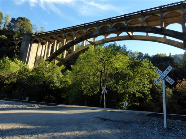 Dog Creek Bridge - Highway 5 (10/5/2014 - Credits: "Dog Creek Bridge" By Bruce Fingerhood (CC BY-NC 2.0)[https://creativecommons.org/licenses/by-nc/2.0/legalcode]https://www.flickr.com/photos/springfieldhomer/)